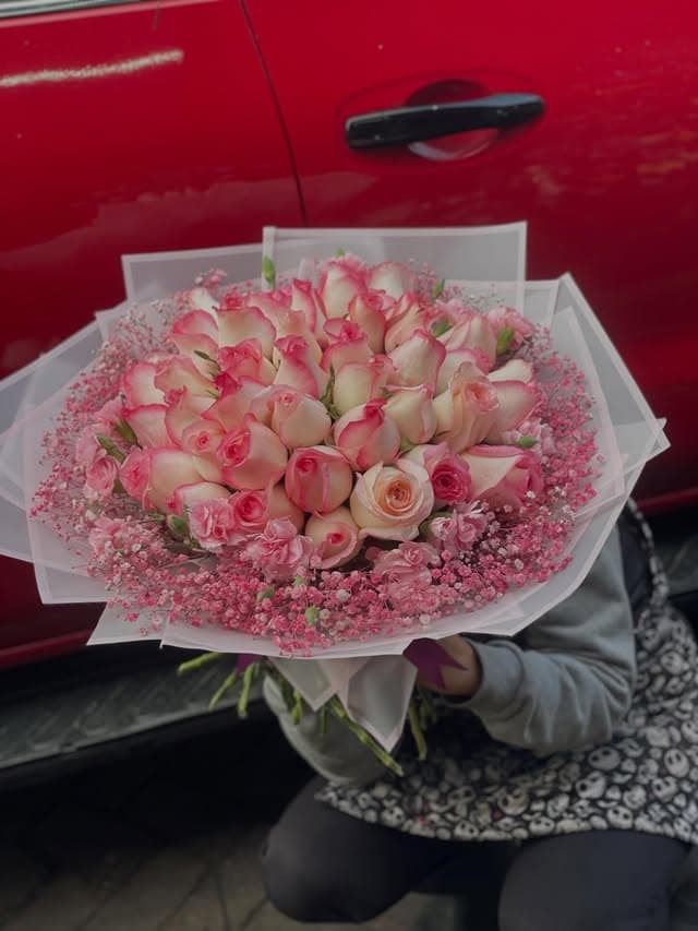 Arreglo floral elegante para evento – Florería Paola AR