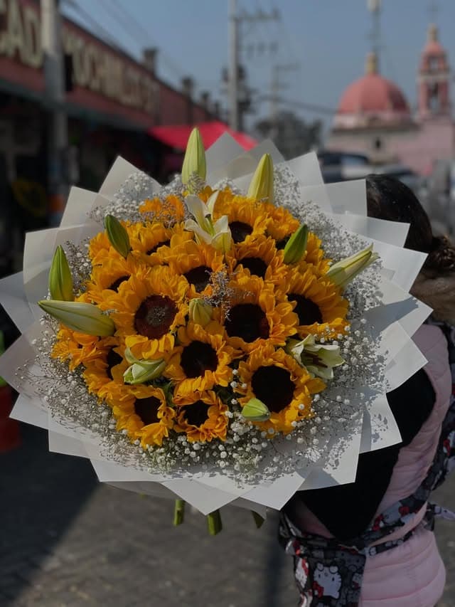 Ramo de girasoles y flores amarillas – Florería Paola AR CDMX