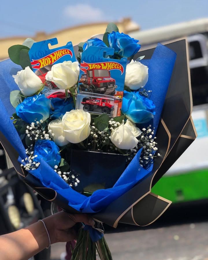Ramo personalizado con flores mixtas – Florería Paola AR CDMX